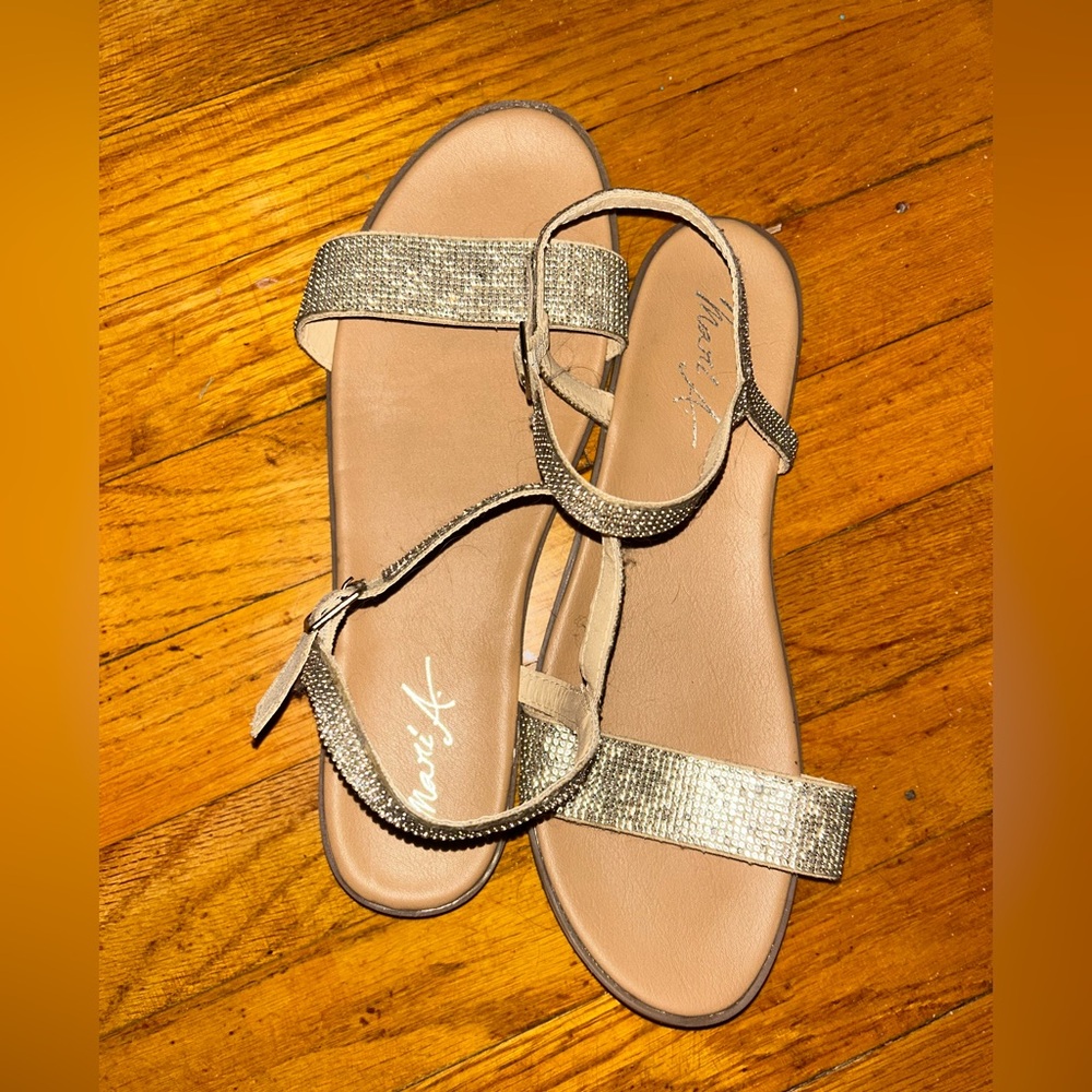 Strapped Flats - Picture 2 of 4